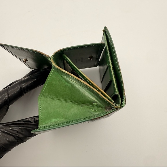 Louis Vuitton Epi Green Trifold Wallet Snap Closure France Authenticated - Picture 9 of 15